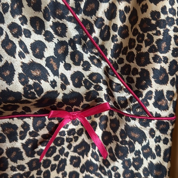 Intimo Cheetah Print w/ Hot Pink Piping and Bow Chemise Size Large - Picture 3 of 8